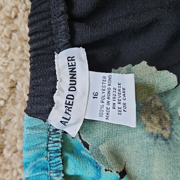 Alfred Dunner Floral Black and Blue Women's Skirt, Size 16 - Picture 2 of 8